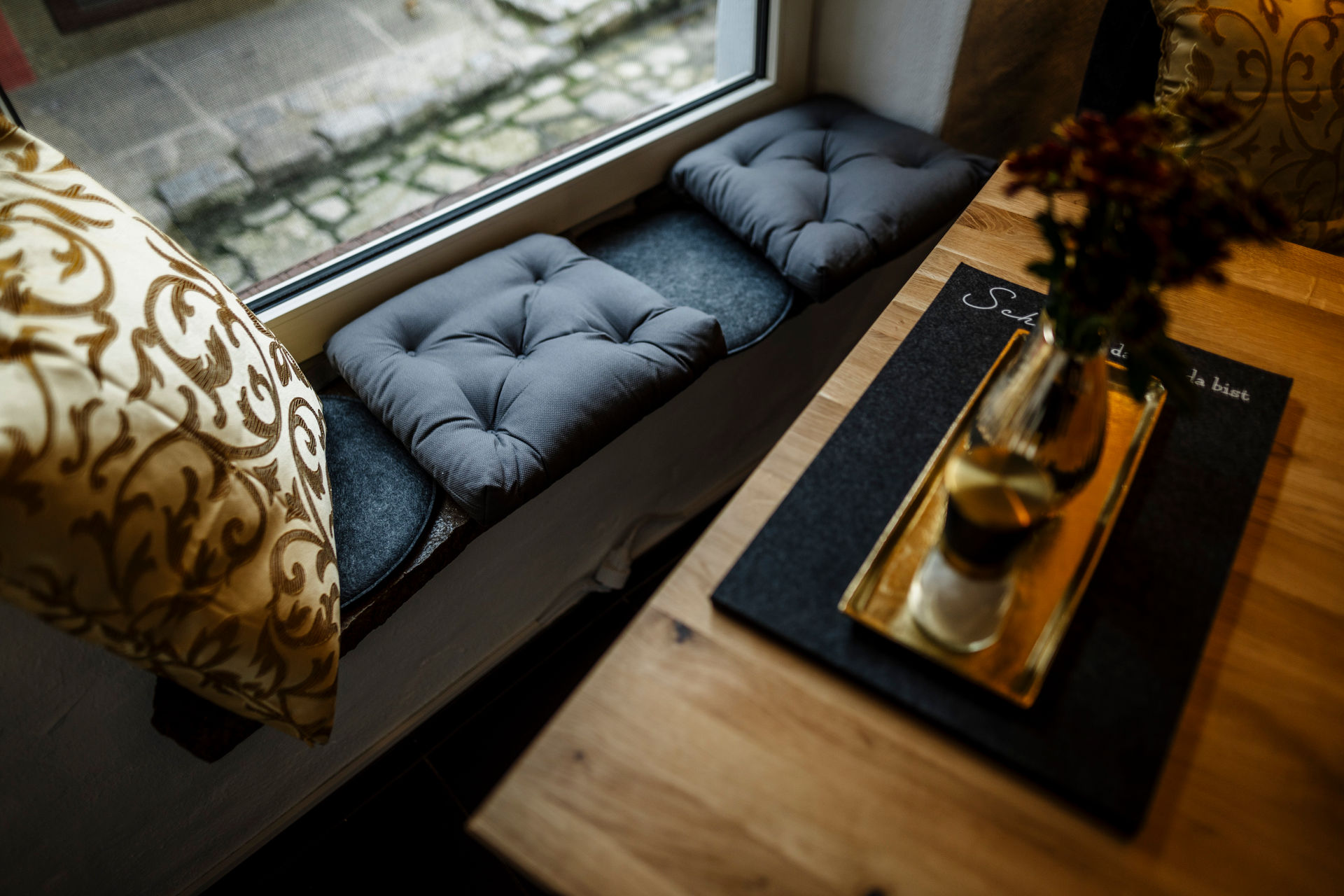 Essbereich mit Fensterbank